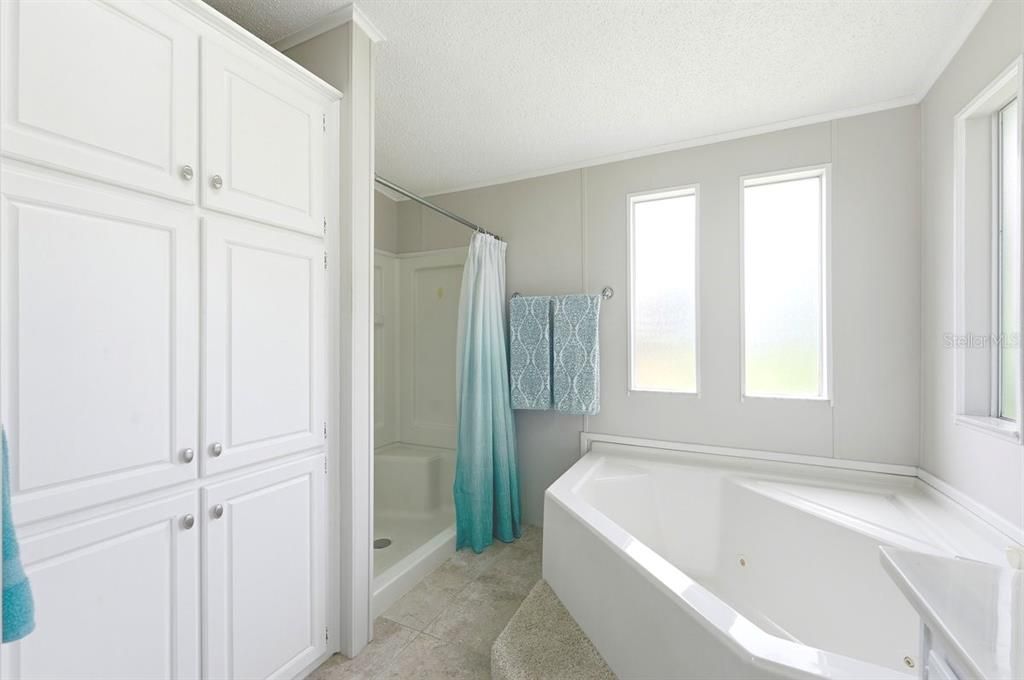 For Sale: $275,000 (3 beds, 2 baths, 1818 Square Feet)