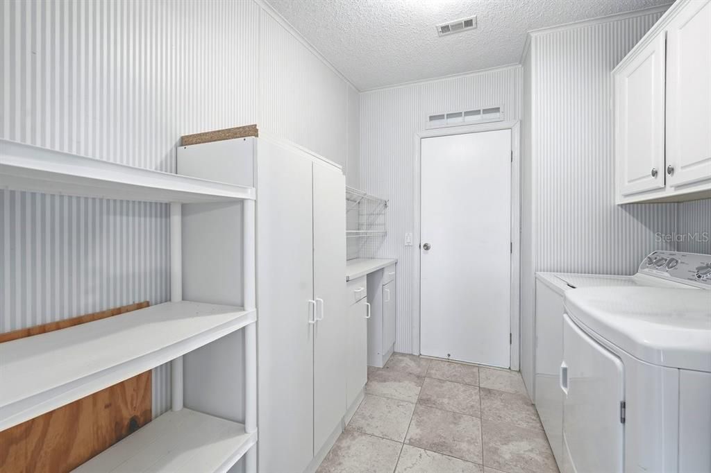 For Sale: $275,000 (3 beds, 2 baths, 1818 Square Feet)