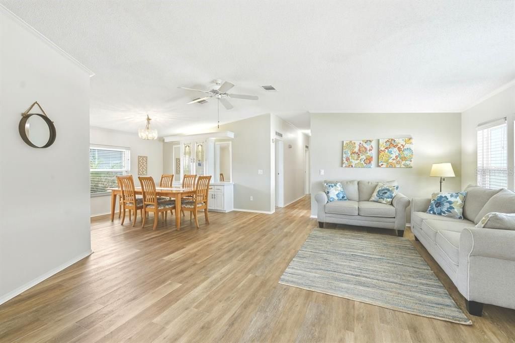 For Sale: $275,000 (3 beds, 2 baths, 1818 Square Feet)