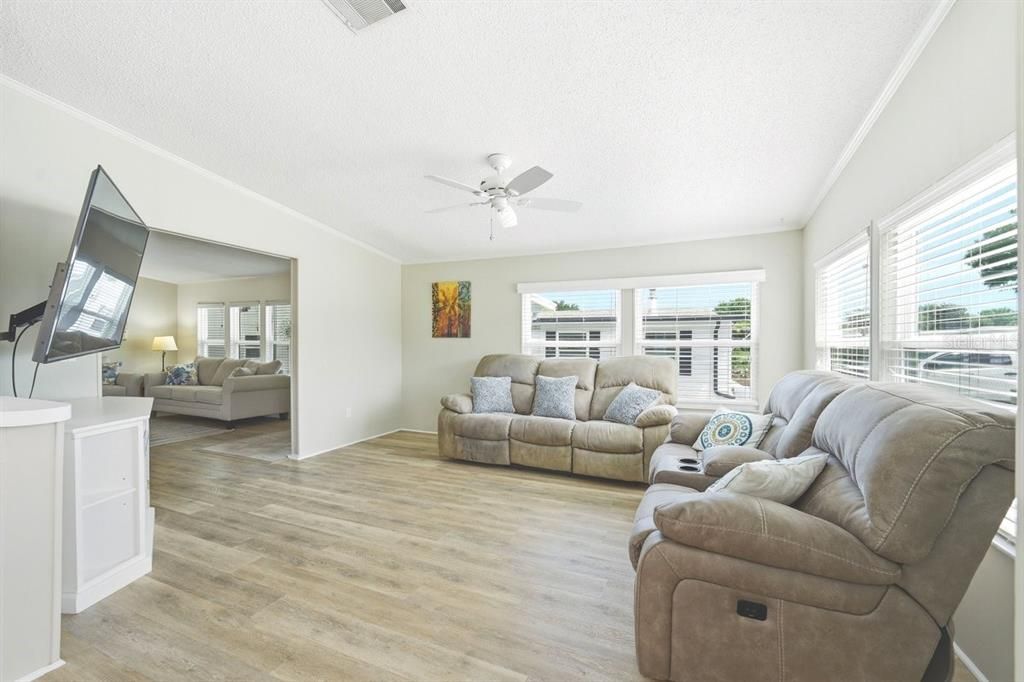 For Sale: $275,000 (3 beds, 2 baths, 1818 Square Feet)