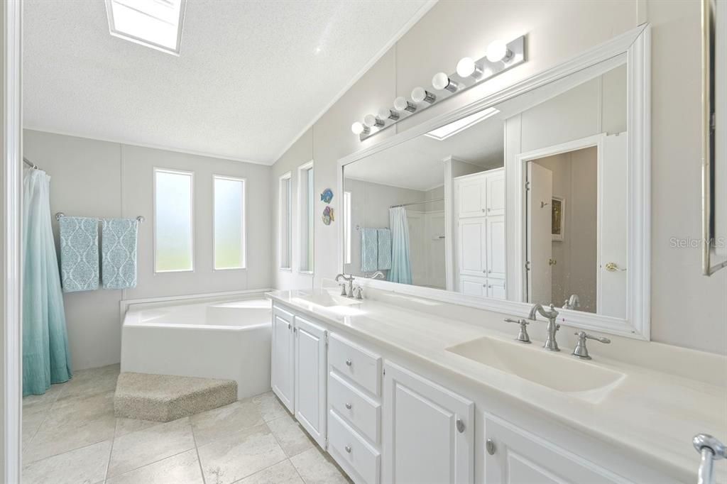 For Sale: $275,000 (3 beds, 2 baths, 1818 Square Feet)