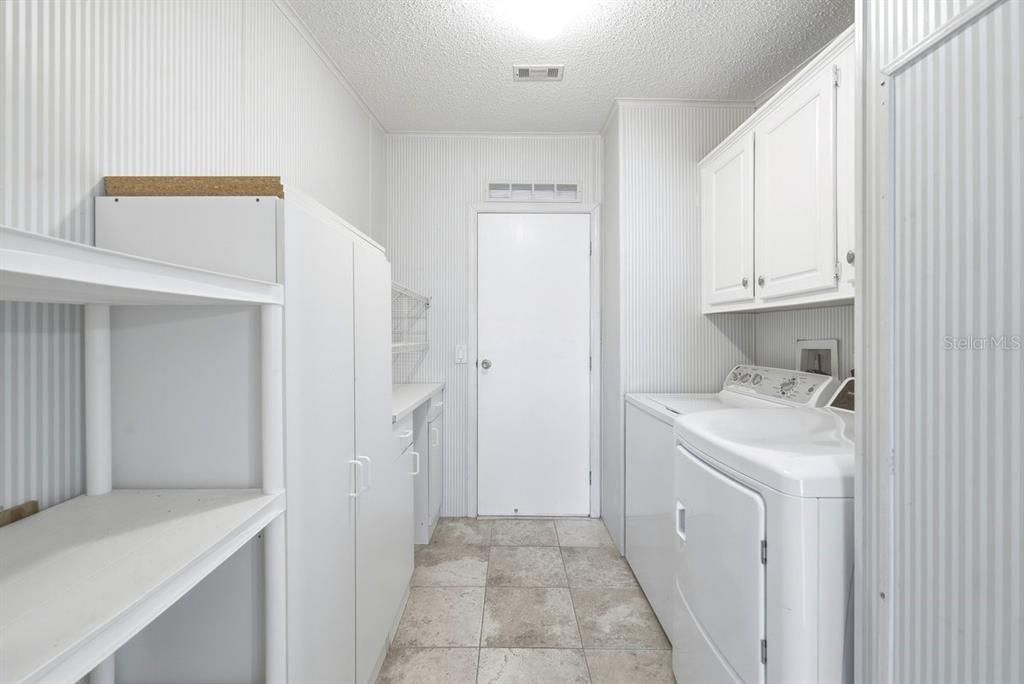 For Sale: $275,000 (3 beds, 2 baths, 1818 Square Feet)