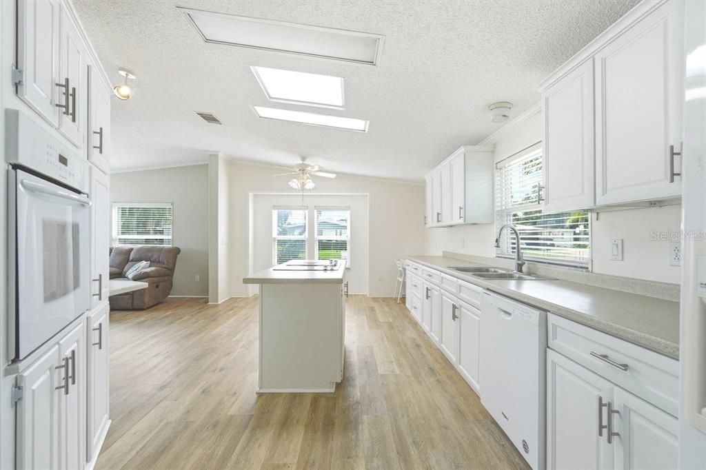 For Sale: $275,000 (3 beds, 2 baths, 1818 Square Feet)
