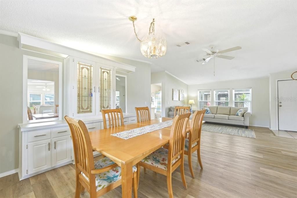 For Sale: $275,000 (3 beds, 2 baths, 1818 Square Feet)