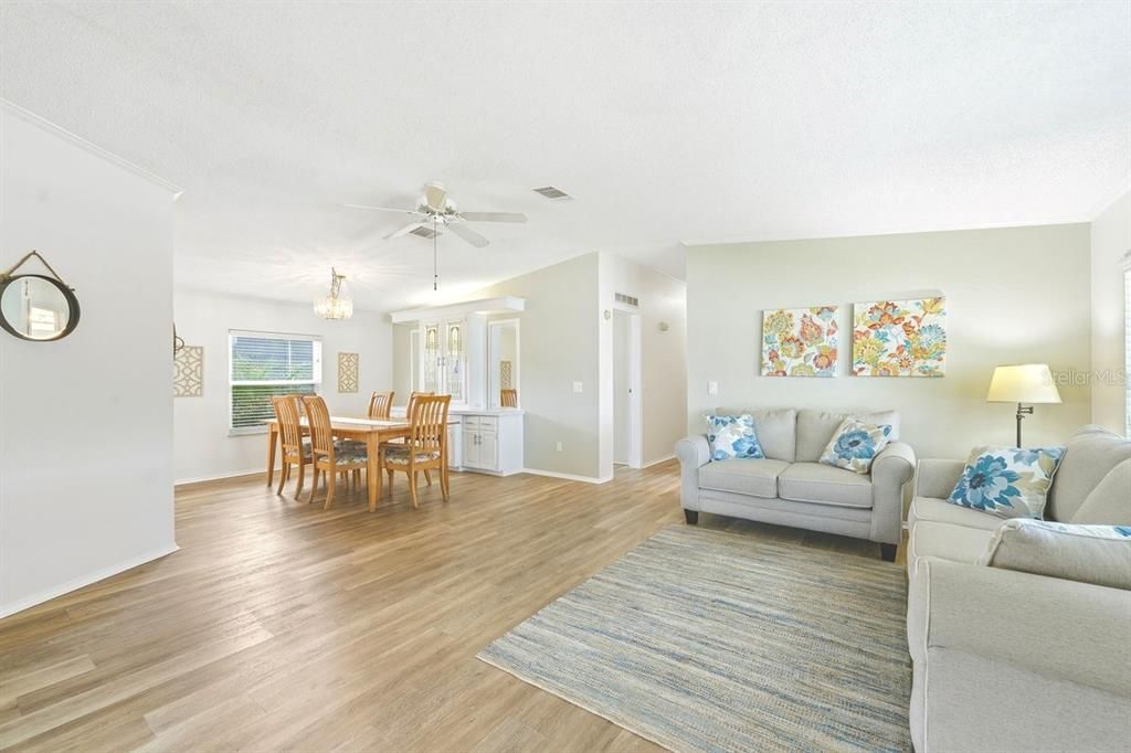 For Sale: $275,000 (3 beds, 2 baths, 1818 Square Feet)