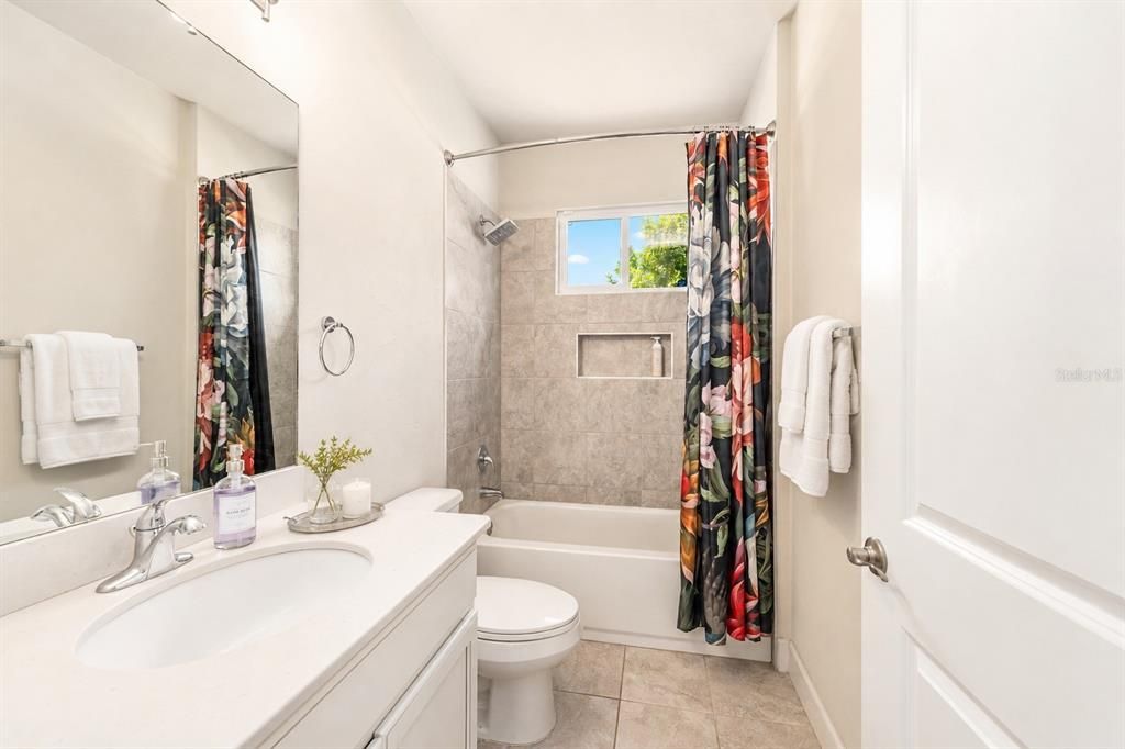 For Sale: $394,900 (3 beds, 2 baths, 1559 Square Feet)