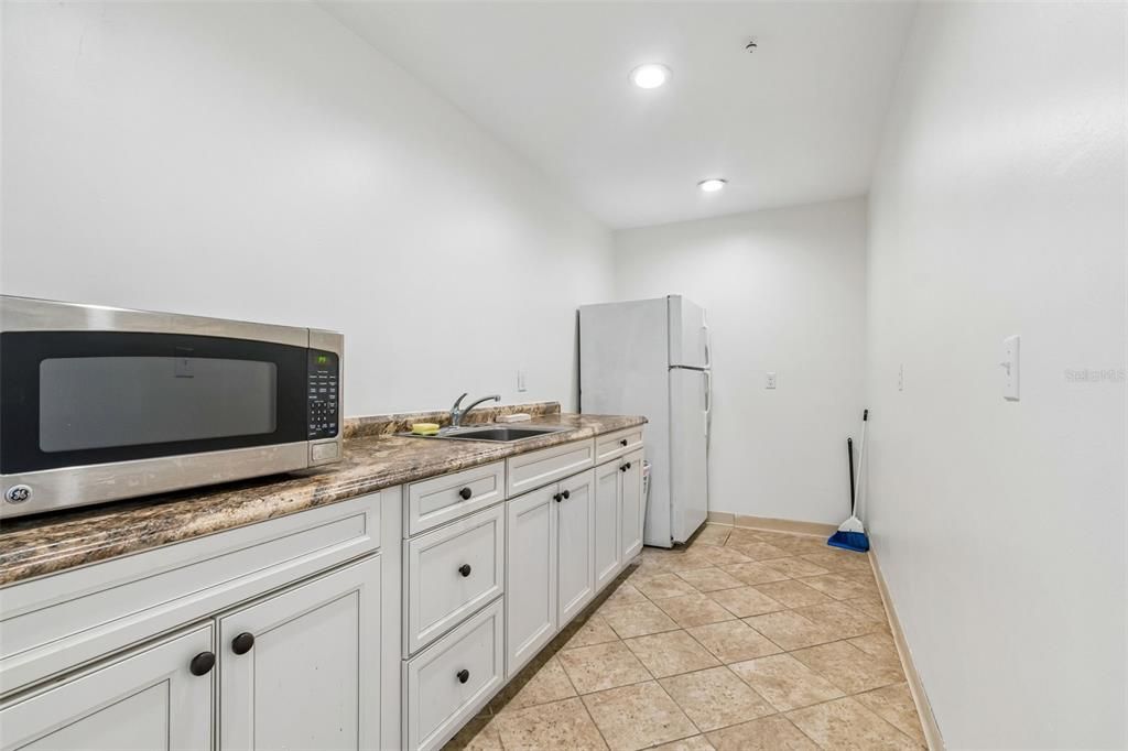 En Venta: $159,900 (2 camas, 1 baños, 817 Pies cuadrados)