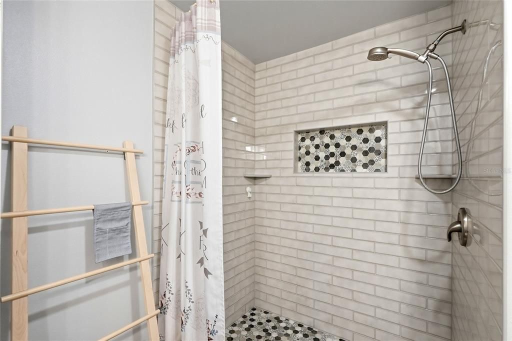 На продажу: $292,000 (2 спален, 2 ванн, 1037 Квадратных фут)
