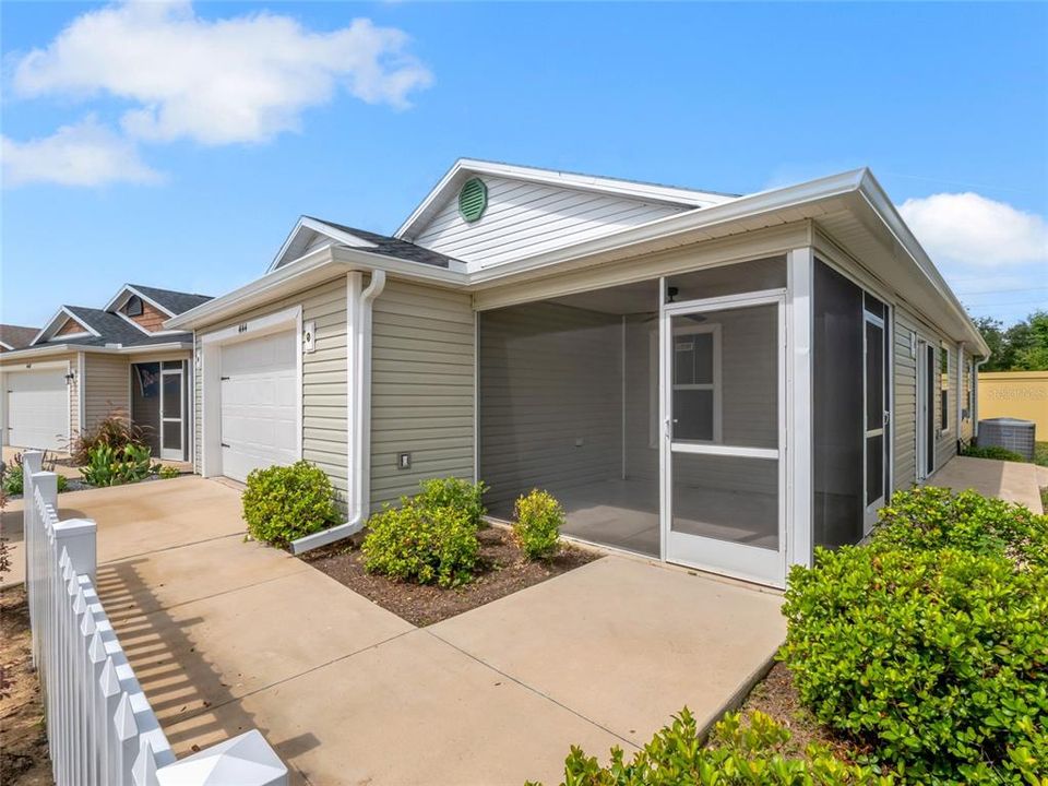 For Sale: $318,000 (2 beds, 2 baths, 1148 Square Feet)