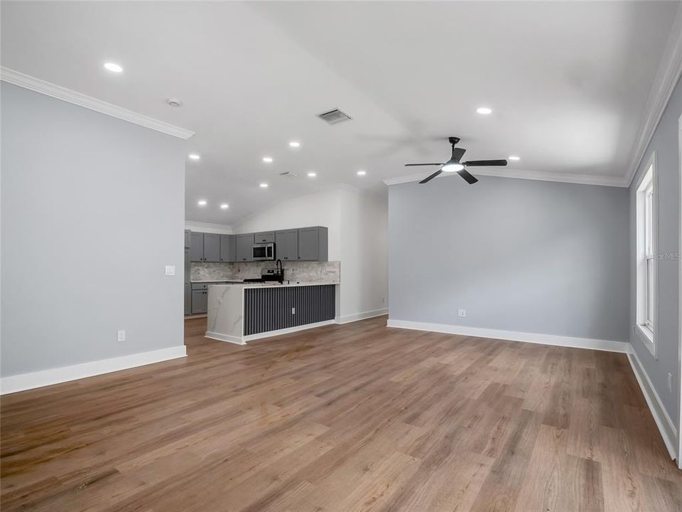 For Sale: $318,000 (2 beds, 2 baths, 1148 Square Feet)