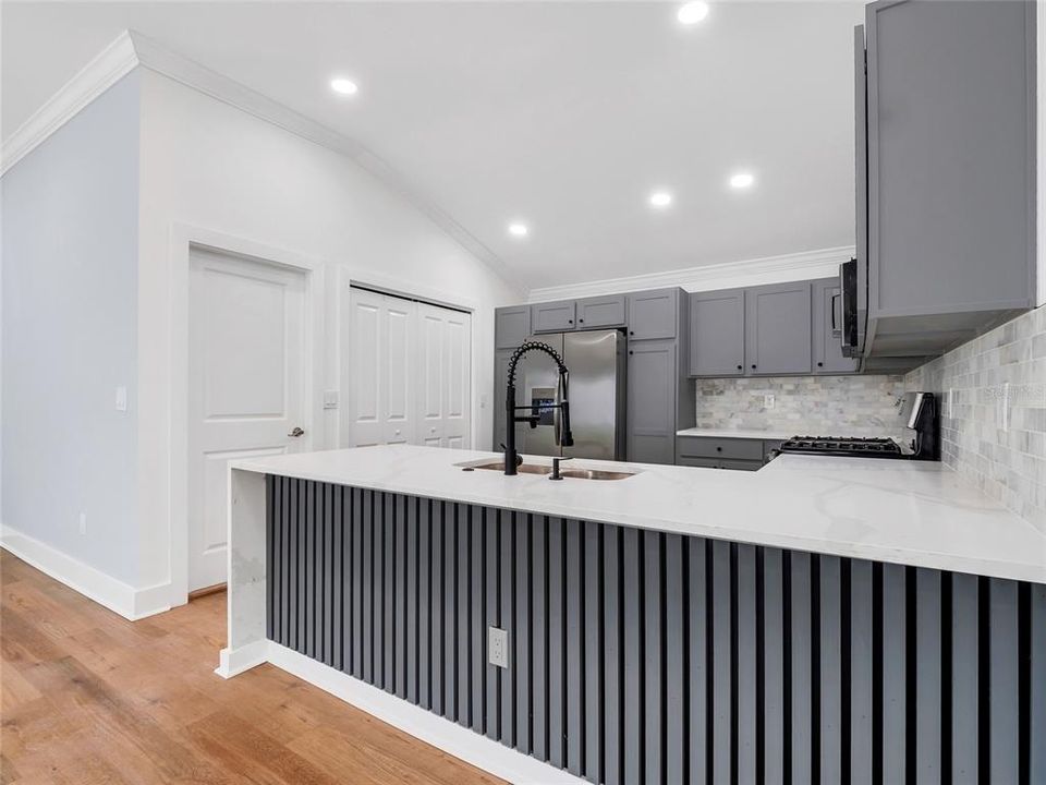 For Sale: $318,000 (2 beds, 2 baths, 1148 Square Feet)