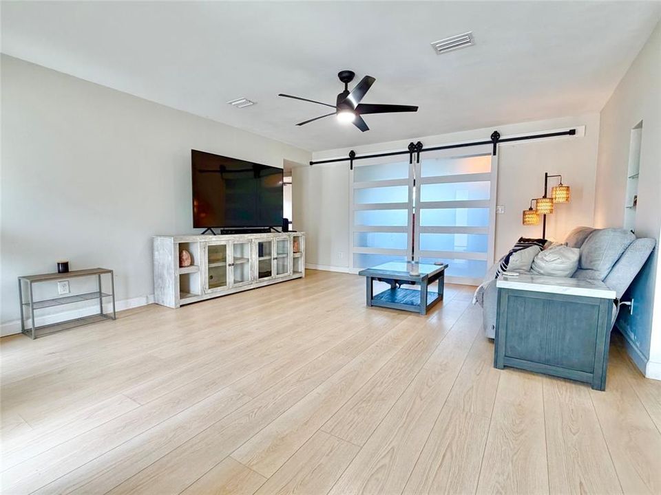 En Venta: $399,000 (2 camas, 1 baños, 1300 Pies cuadrados)