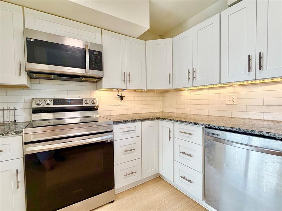 En Venta: $399,000 (2 camas, 1 baños, 1300 Pies cuadrados)