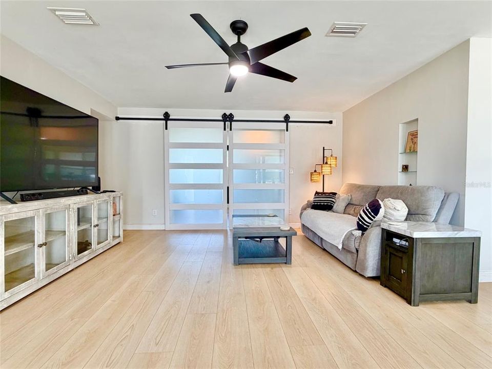 En Venta: $399,000 (2 camas, 1 baños, 1300 Pies cuadrados)