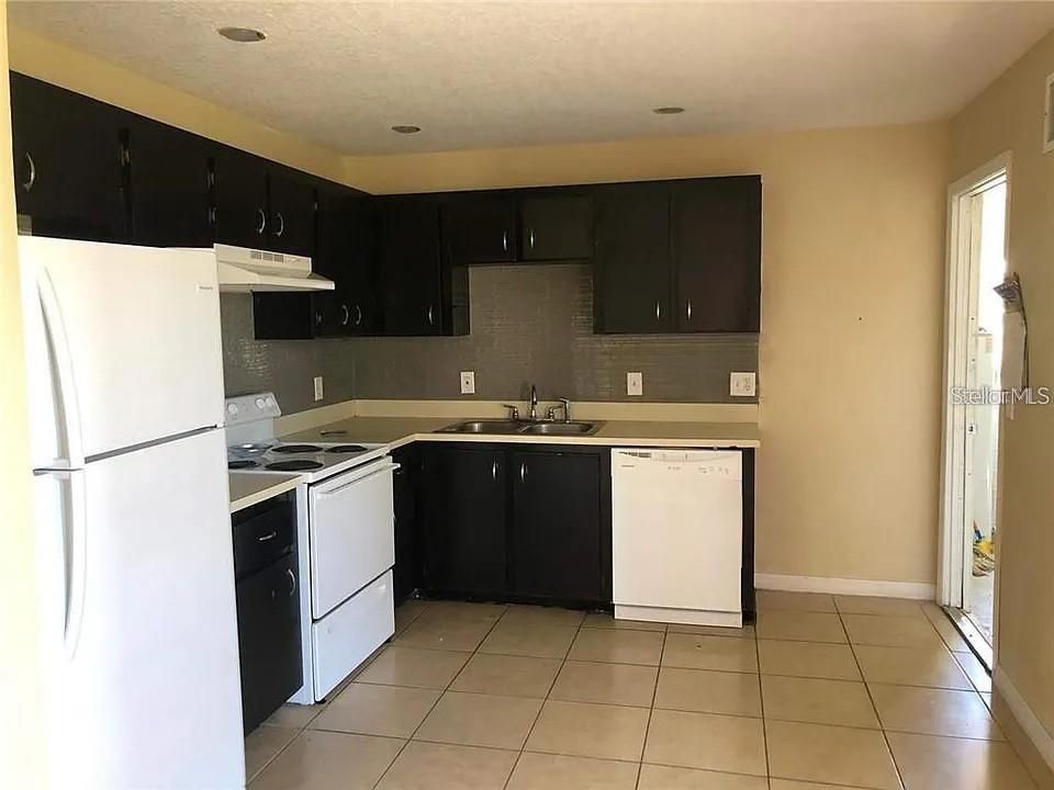 В аренду: $1,695 (3 спален, 2 ванн, 1152 Квадратных фут)