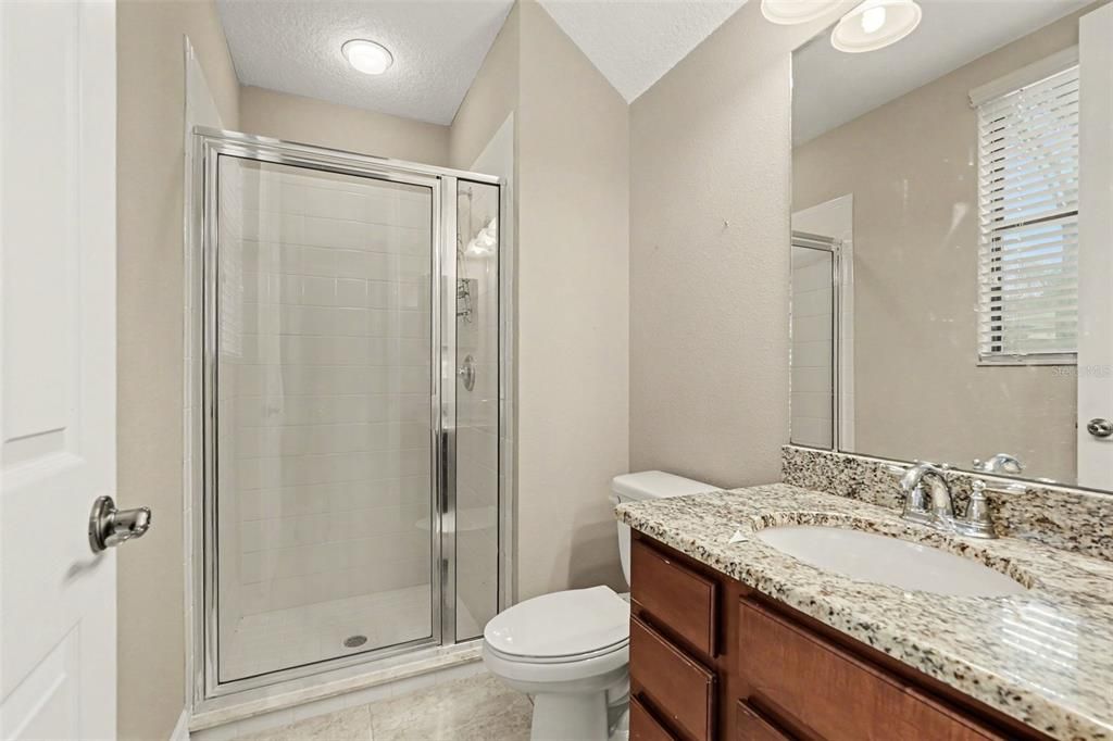 Activo con contrato: $575,000 (5 camas, 5 baños, 3624 Pies cuadrados)