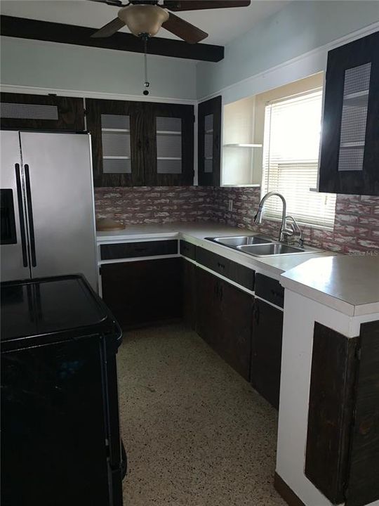 На продажу: $349,900 (3 спален, 2 ванн, 1459 Квадратных фут)