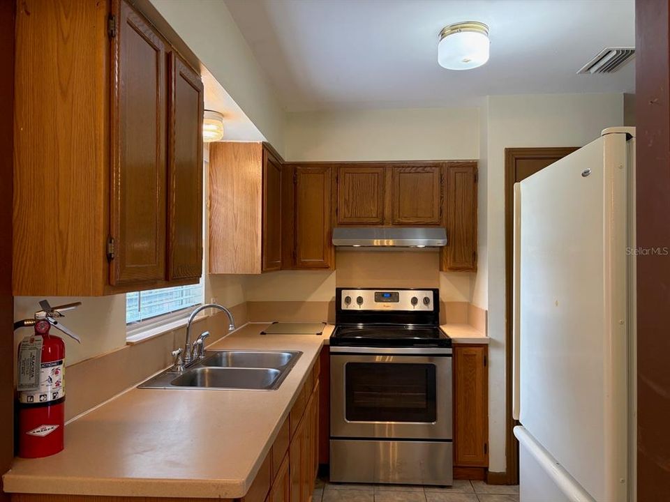 На продажу: $185,000 (3 спален, 1 ванн, 1300 Квадратных фут)