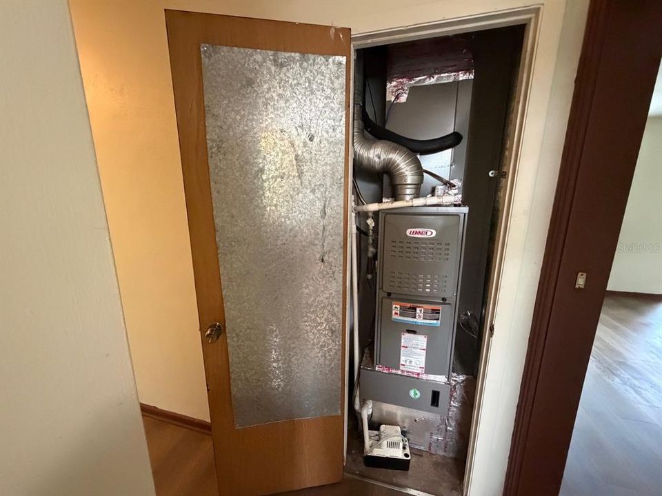 На продажу: $185,000 (3 спален, 1 ванн, 1300 Квадратных фут)