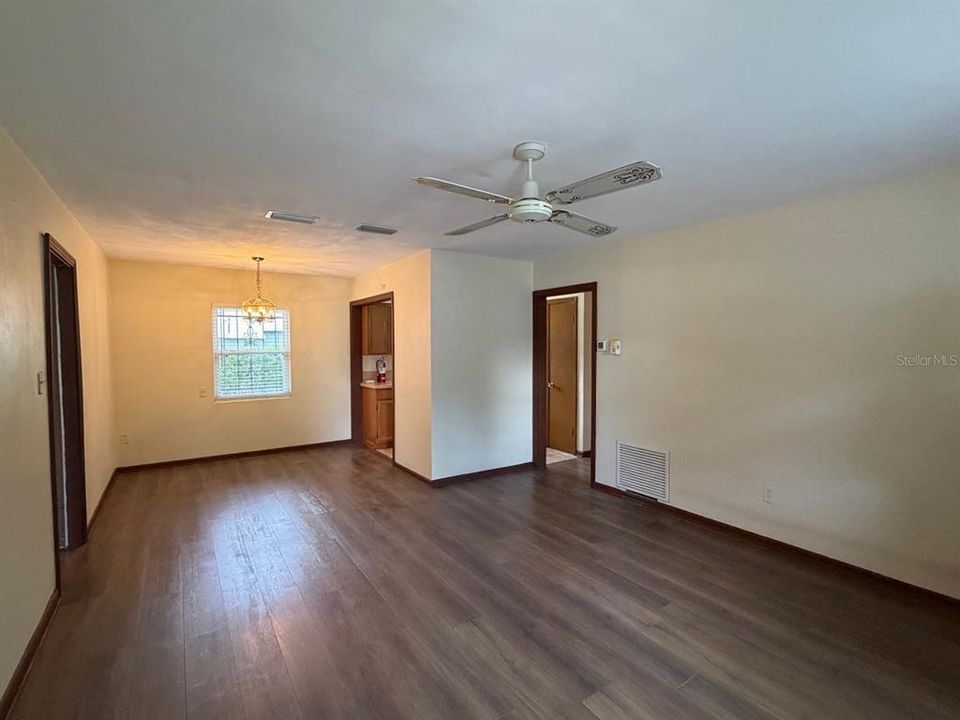 На продажу: $185,000 (3 спален, 1 ванн, 1300 Квадратных фут)