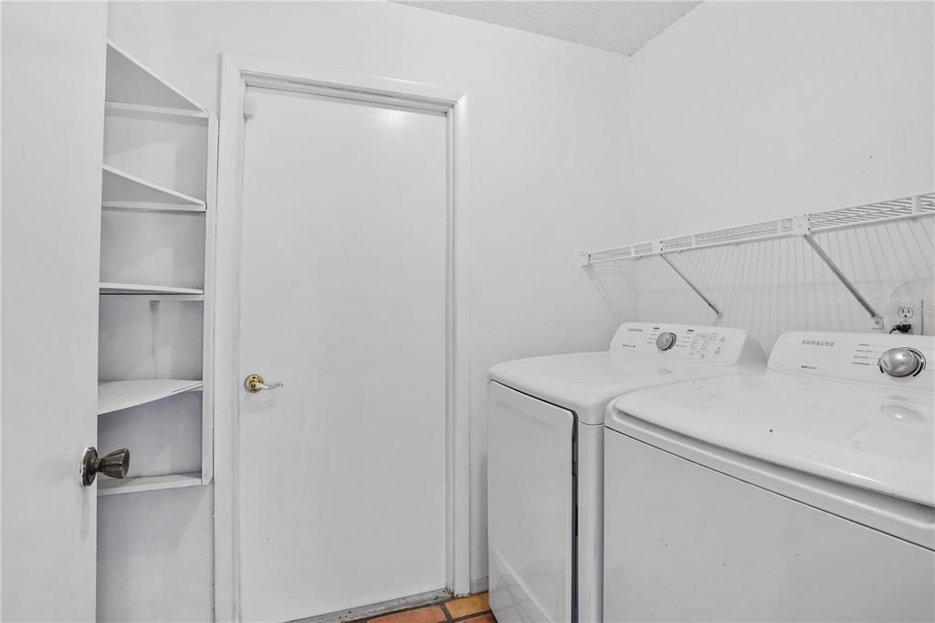 На продажу: $325,000 (3 спален, 2 ванн, 1401 Квадратных фут)