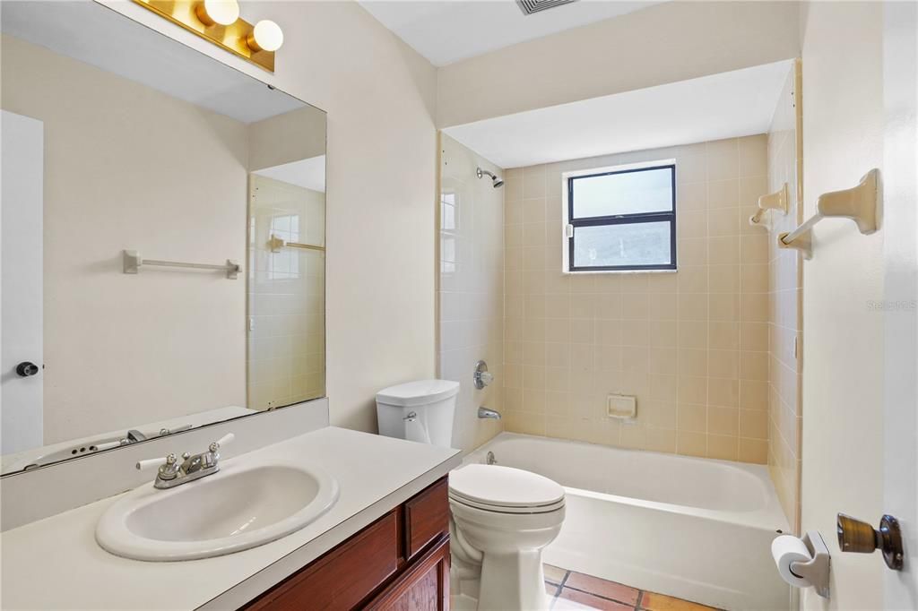 На продажу: $325,000 (3 спален, 2 ванн, 1401 Квадратных фут)
