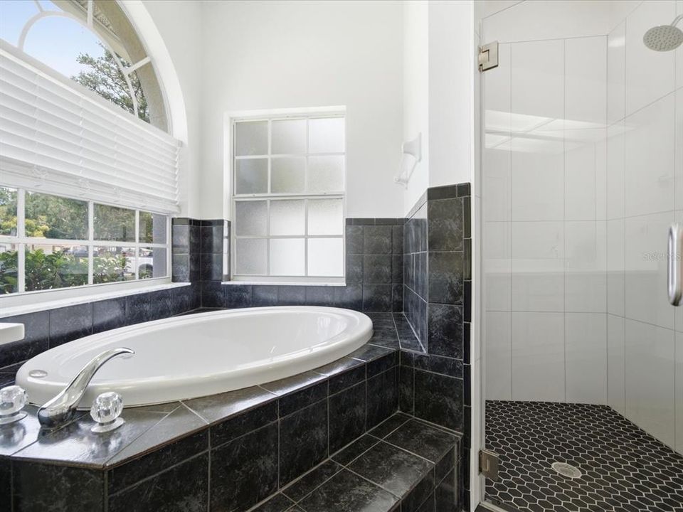 На продажу: $429,000 (3 спален, 2 ванн, 1825 Квадратных фут)