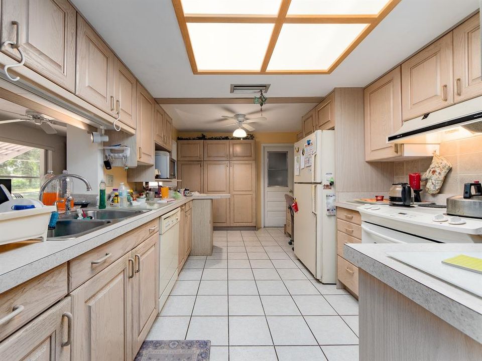 En Venta: $330,000 (2 camas, 2 baños, 1587 Pies cuadrados)