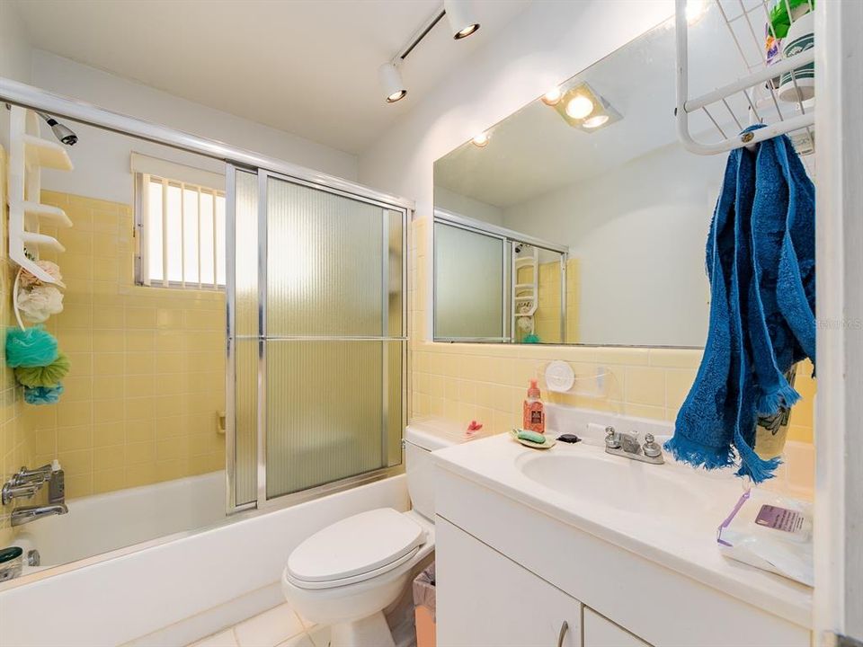 En Venta: $330,000 (2 camas, 2 baños, 1587 Pies cuadrados)