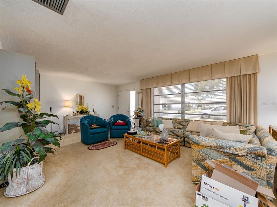 En Venta: $330,000 (2 camas, 2 baños, 1587 Pies cuadrados)
