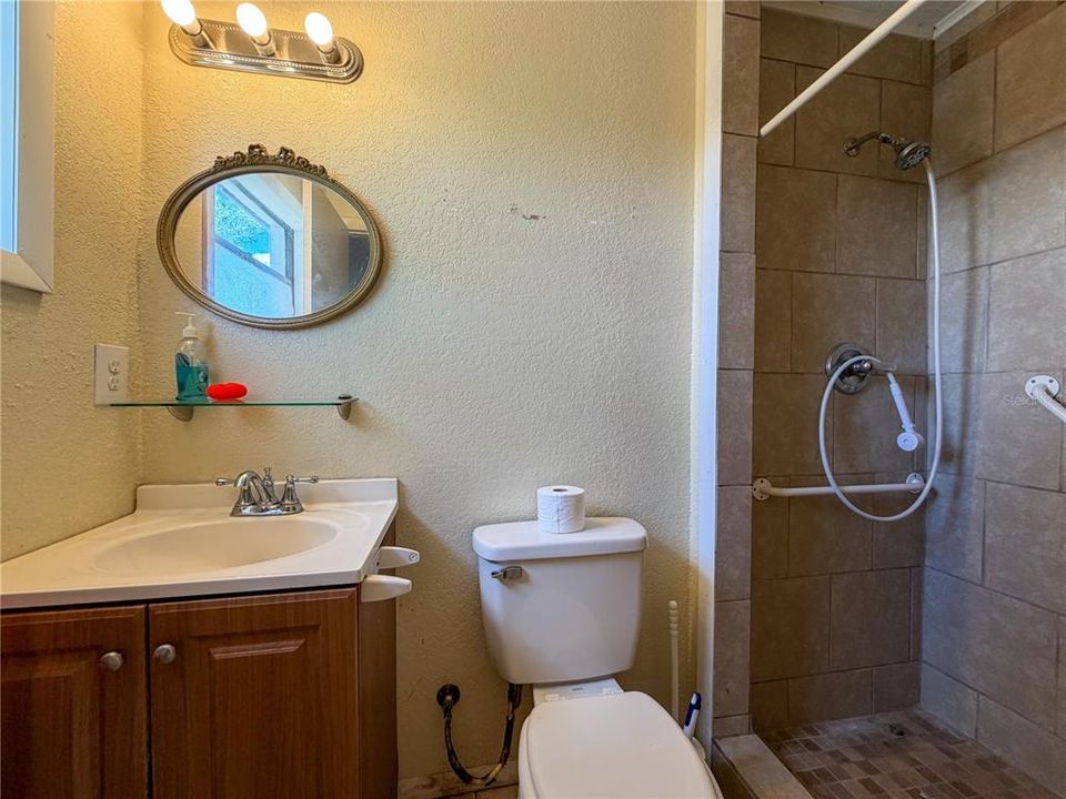 На продажу: $175,000 (3 спален, 2 ванн, 1844 Квадратных фут)