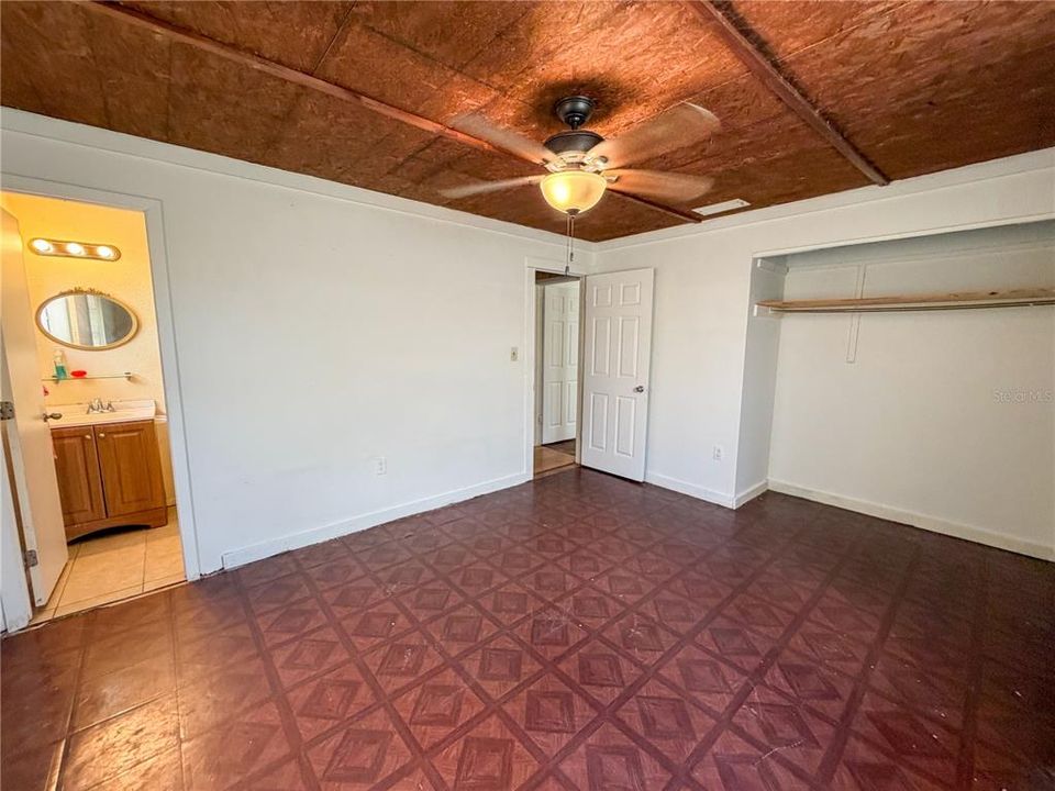 На продажу: $175,000 (3 спален, 2 ванн, 1844 Квадратных фут)
