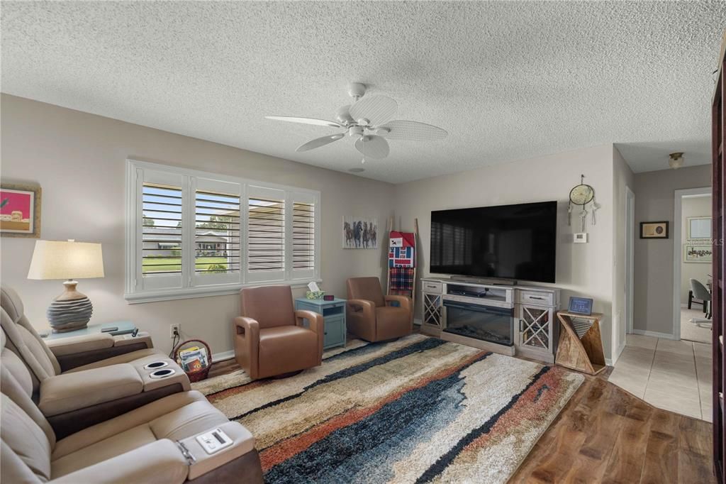 En Venta: $222,900 (2 camas, 2 baños, 1296 Pies cuadrados)
