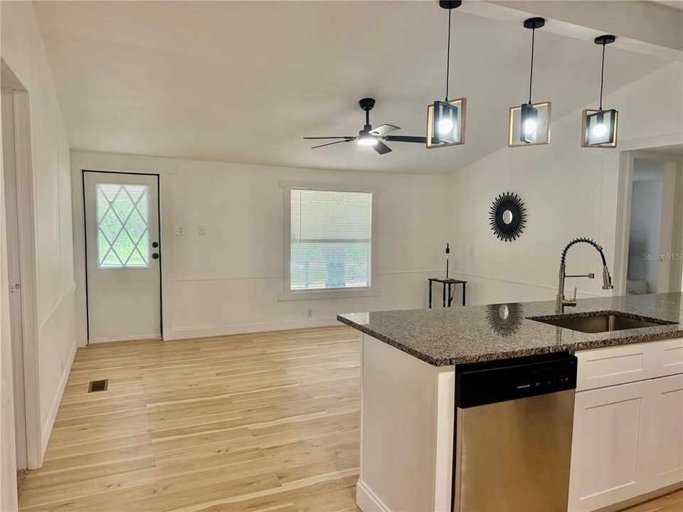 For Sale: $175,000 (3 beds, 2 baths, 960 Square Feet)