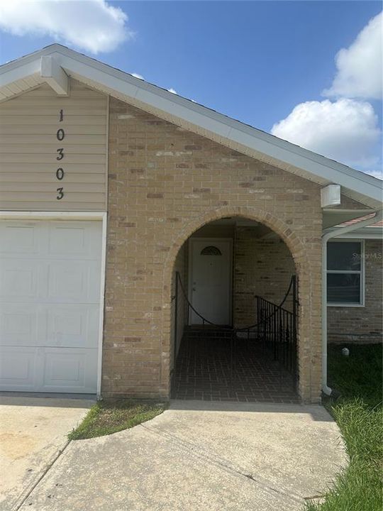 For Rent: $2,700 (3 beds, 2 baths, 976 Square Feet)