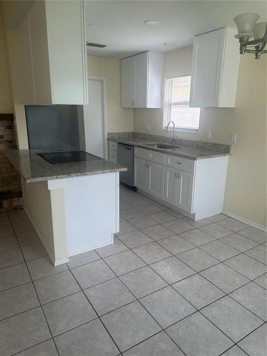 For Rent: $2,700 (3 beds, 2 baths, 976 Square Feet)