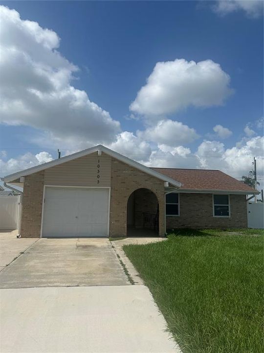 For Rent: $2,700 (3 beds, 2 baths, 976 Square Feet)