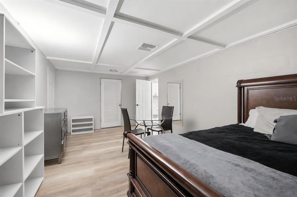 For Sale: $185,000 (3 beds, 1 baths, 929 Square Feet)