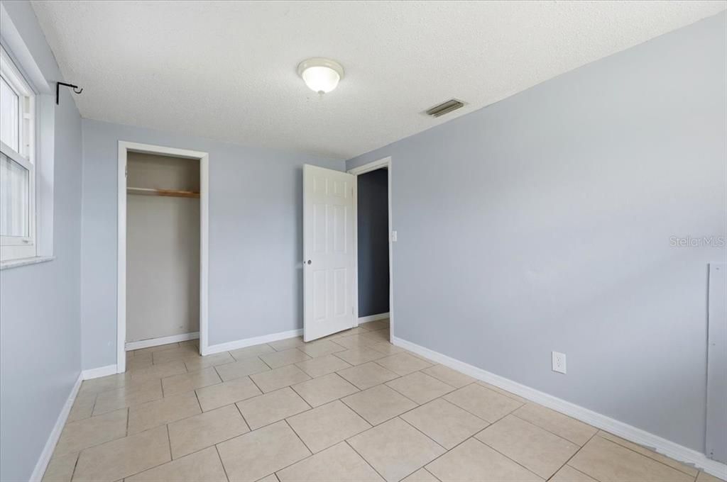 For Sale: $185,000 (3 beds, 1 baths, 929 Square Feet)