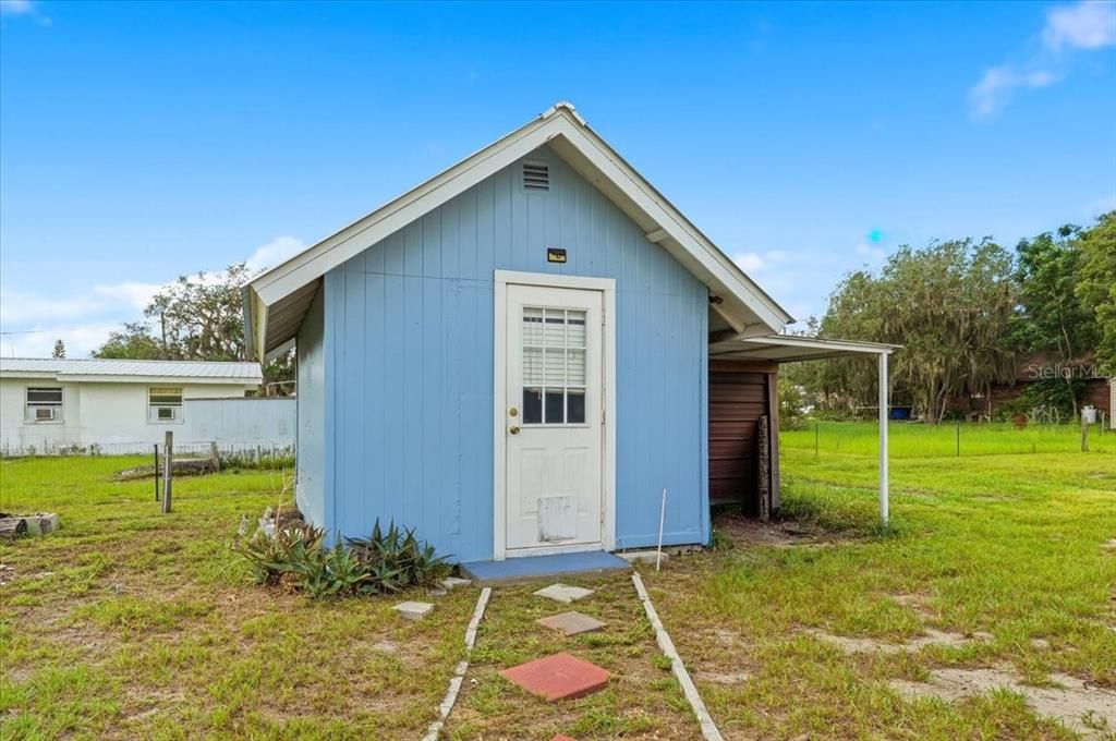 For Sale: $185,000 (3 beds, 1 baths, 929 Square Feet)