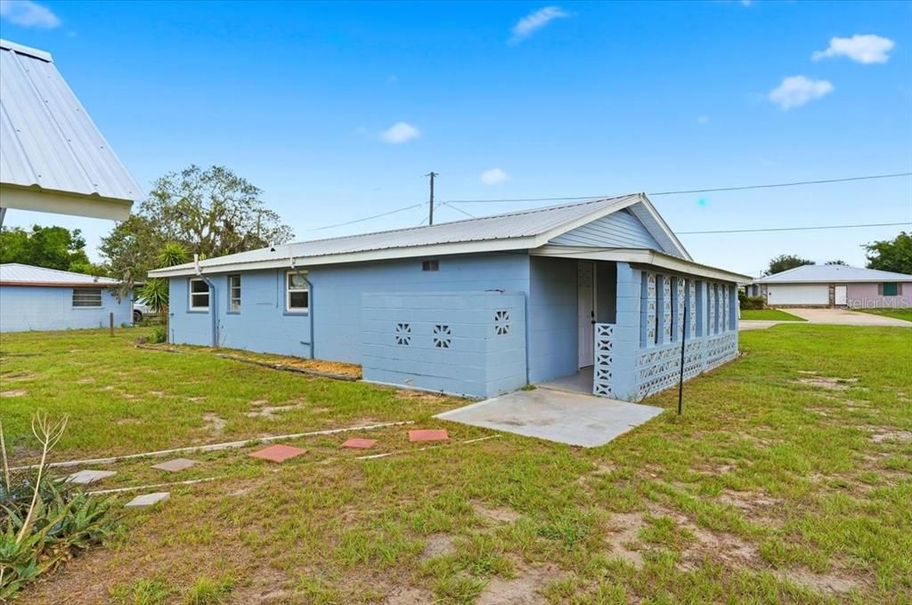 For Sale: $185,000 (3 beds, 1 baths, 929 Square Feet)