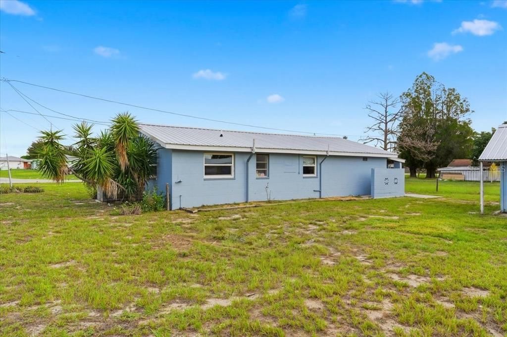 For Sale: $185,000 (3 beds, 1 baths, 929 Square Feet)