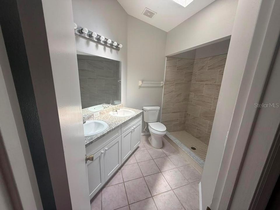 В аренду: $2,300 (3 спален, 2 ванн, 1372 Квадратных фут)