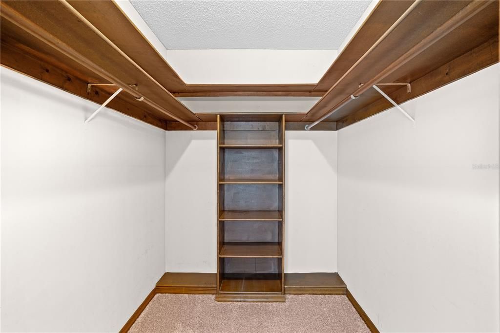 En Venta: $419,000 (4 camas, 2 baños, 1981 Pies cuadrados)