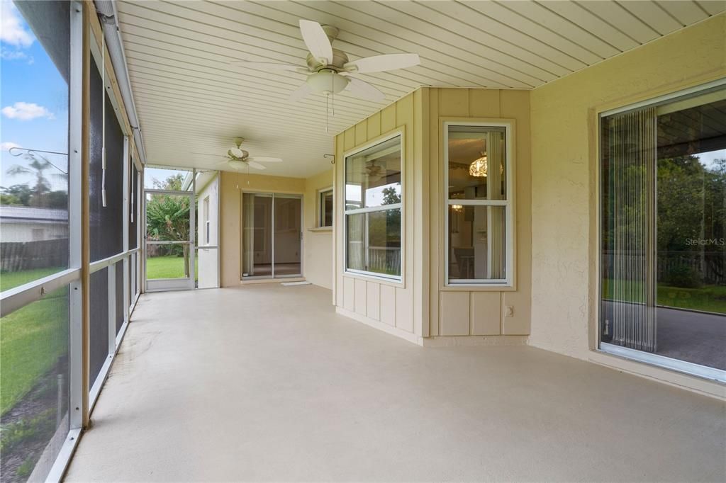 En Venta: $419,000 (4 camas, 2 baños, 1981 Pies cuadrados)