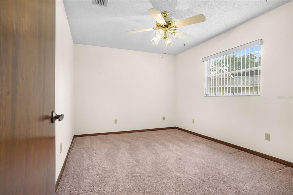 En Venta: $419,000 (4 camas, 2 baños, 1981 Pies cuadrados)