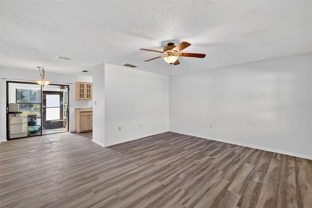 En Venta: $185,000 (2 camas, 2 baños, 918 Pies cuadrados)
