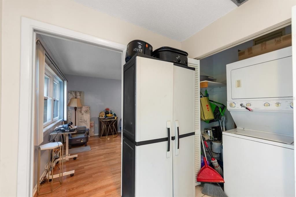 На продажу: $199,900 (2 спален, 2 ванн, 1135 Квадратных фут)