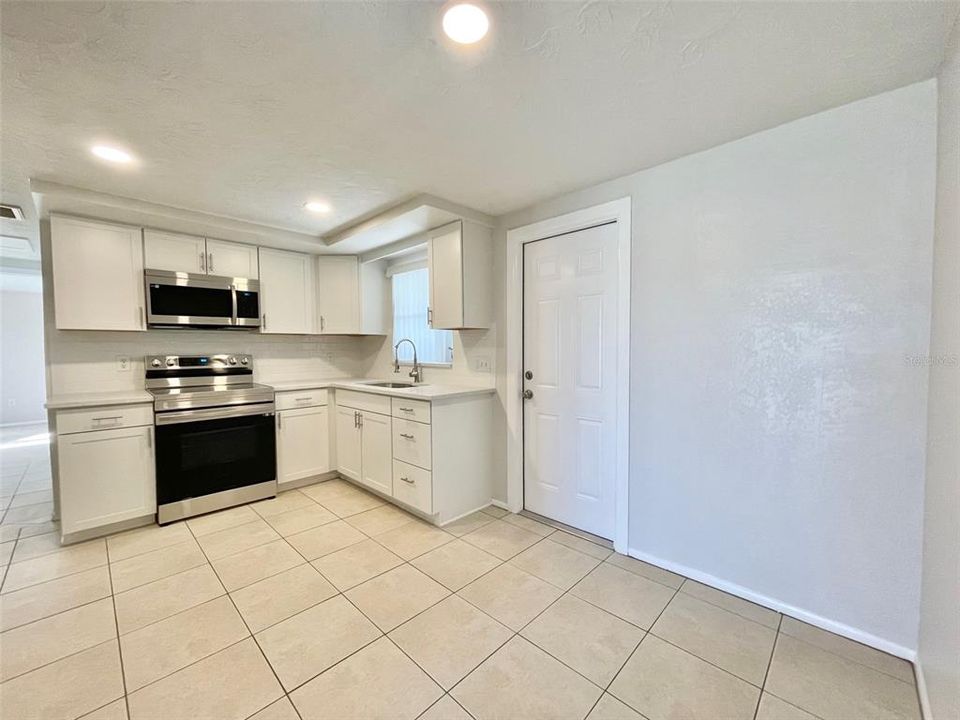 В аренду: $1,600 (2 спален, 1 ванн, 816 Квадратных фут)