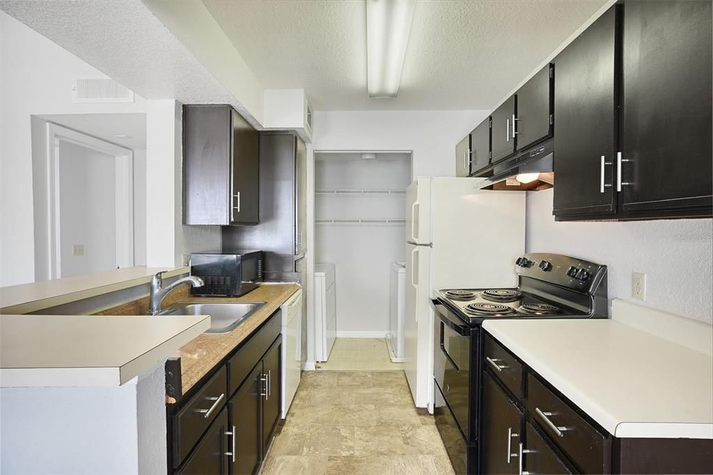 En Venta: $129,900 (2 camas, 2 baños, 836 Pies cuadrados)